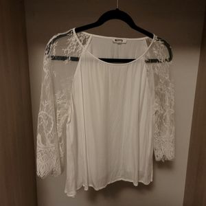 BB DAKOTA Lace sleeved blouse